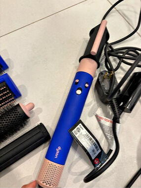 Special edition Dyson Airwrap™ multi-styler Complete Long Blue Brush